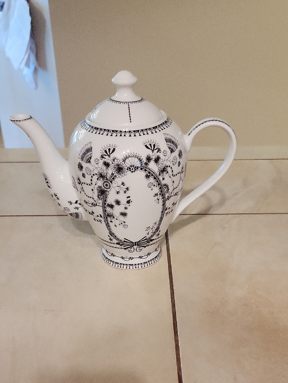Miss Blackbirdy Coffee Tea Pot NWT